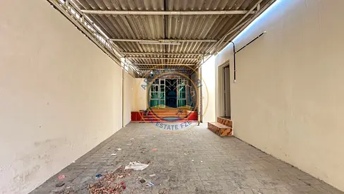 Luxury specious 3bedrooms villa with 2 parking on the road rent 50k