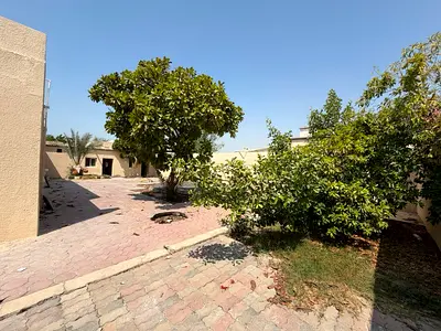 Traditional Arabic house for rent in Al-Hamidiyah: four rooms, a living area, a maid's room, and a