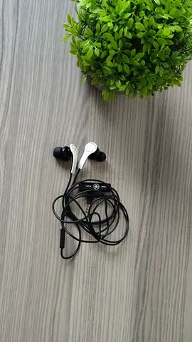 Wired Yamaha In-Ear Headphones with Microphone
