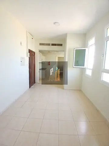 NEAR PARK AND KUCHA PARKING, NEAT AND CLEAN FAMILY BUILDING APPARTMENT