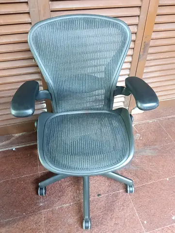 Herman Miller Aeron chair for selling.colour black