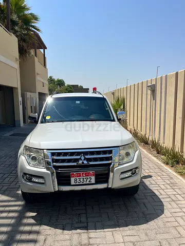 2017 Mitsubishi Pajero GLS GCC Specs