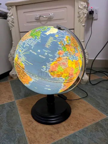 Globe table lamp