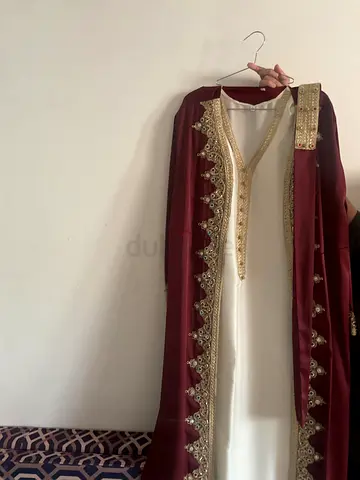 Maroon and White Traditional Embroidered Abaya / Jalabiya - Excellent Condition Kaftan