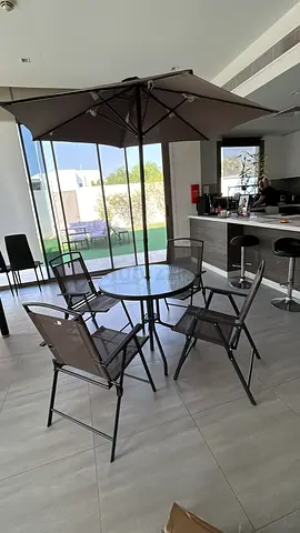 6-piece outdoor patio dining set with umbrella — good condition