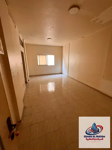 Studio with a separate kitchen in Al Majaz 3, facing the park. It features an excellent layout, a large, well-organized kitchen, a bathroom, and centr