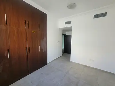 READY TO MOVE NEW 1BHK APARTMENT WIYH 2WASHROOM 25K NEAR TO MUBARAK CENTRE