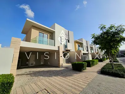 Spacious Family Villa | Private Garden | Popular Community