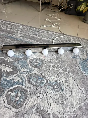 Hollywood vanity mirror light bar with 5 bulbs - chrome finish