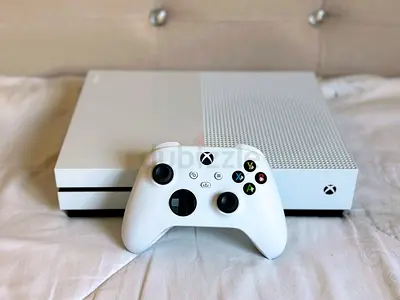 Xbox One S 1TB - Very Clean