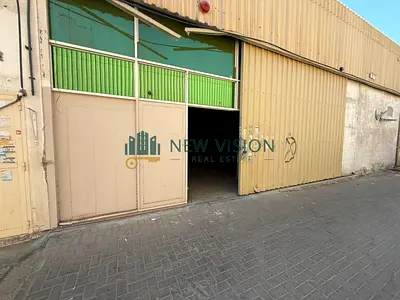 مستودع للإيجار بمساحة 2500 قدم في الشارقة