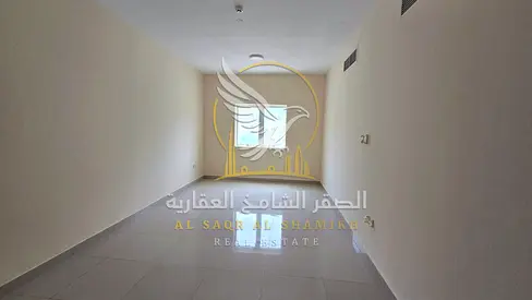 شقة غرفتين وصالة للإيجار السنوي في القليعة بدون تأمين قرب الكورنيش بتشطيب حديث وبلكون بإطلالة مفتوحة وثلاثة حمامات وموزع كبير وتقسيط حتى 6 دفعات