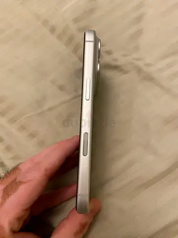 Apple iPhone 17 pro (silver) - 10/10 condition