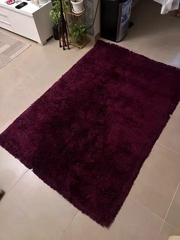 Maroon Carpet / Rug – 200 × 140 cm