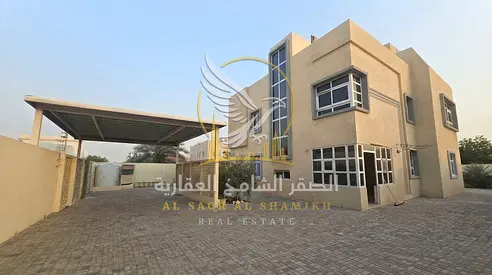 فيلا 4 غرف للإيجار في الجزات الشارقة مع 4 غرف ماستر وغرفة خادمة ماستر وحوش كبير