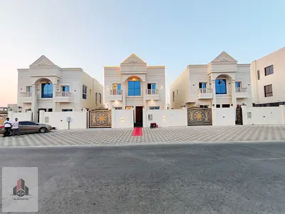 Villa for sale with an excellent stone façade, located on the main street.