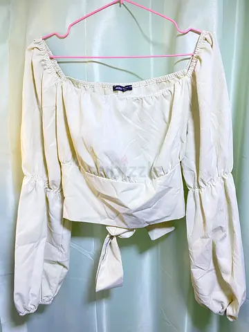Ruffled Long Sleeve Crop Top in Cream