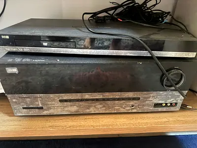Harman Kardon AVR 132 Receiver and DVD Player Set