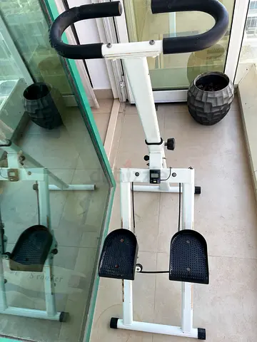 Used Compact Indoor Rowing Machine - Sturdy Frame, Good Condition
