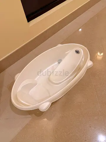 Pearl White Baby Bath Tub with Infant Support (Good Condition)