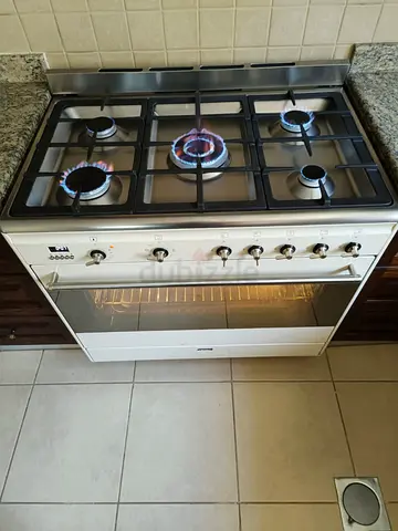 Smeg 5-Burner Gas Cooker with Oven Electric Good Working Condition