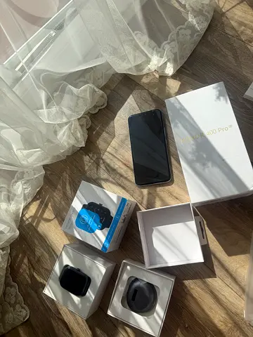 Honor  with Watch and accessories - AirPod - brand new