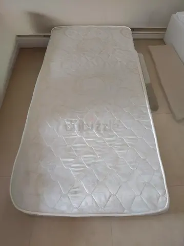 Single bed mattress