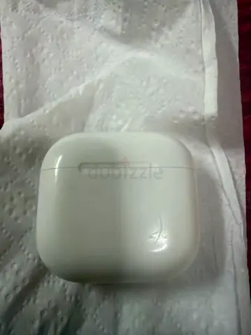 White wireless earphones charging case (AirPods-style) - good condition