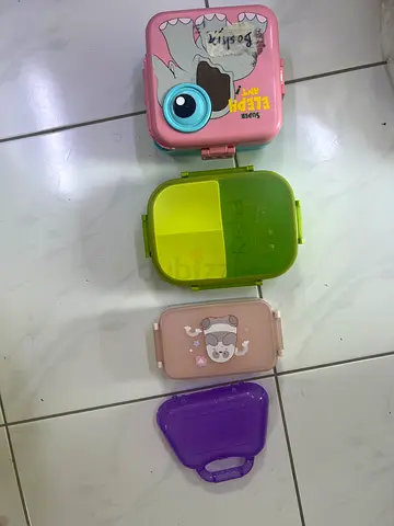 Set of 4 kids lunch/snack boxes - assorted sizes and colors
