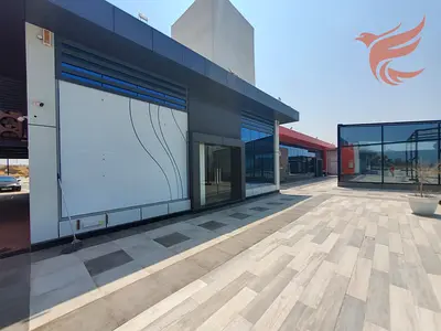 محل مجهز بمساحة 3000 قدم مربع للإيجار