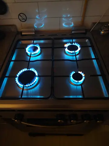 4-Burner Gas Stove Cooker in Good Working Condition with trolley