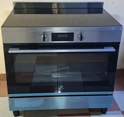 Brand new Electrolux Electric cooker 5 burner 90 cm freestanding