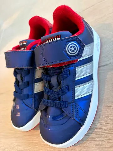 Kids Navy Blue Athletic Shoes with Captain Star Detail - Size 11k (UK), 29 (FR)
