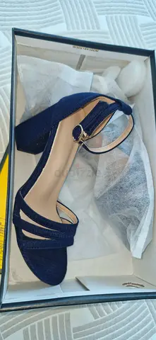 NAVY BLUE HEELS Like BRAND NEW