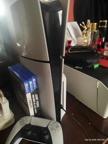 Ps5 slim with disc drive and controller 3 games