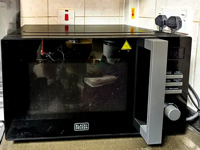 Black+Decker 28L Microwave Oven with Grill 1150W Grill