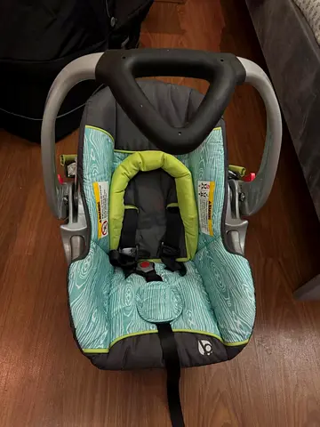 Infant car seat / baby carrier in good used condition