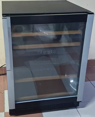 Vestfros wine Fridge dual zone freestanding