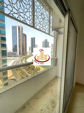 للبيع ببرج الواحه السكني غرفه وصاله مع موزع + باركن وبلكونه باطلاله بحريه علي بحيره الخان