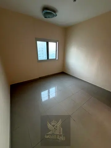 للإيجار في المجاز 2 غرفة وصالة ماستر بإطلالة بحرية مع باركن، حمامين. الإيجار 34000 سنويا، الدفع 4 أو 6 دفعات، تأمين 5 بالمئة مؤجل شهرين.