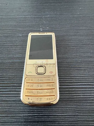 Nokia 6700 classic gold