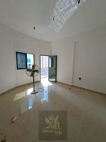 Apartment for Rent in Sharjah, Al Musalla A one-bedroom apartment with a living room is available for rent in Al Musalla, Sharjah. The apartment featu