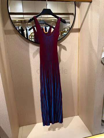 Maroon sleeveless pleated midi dress - size not specified