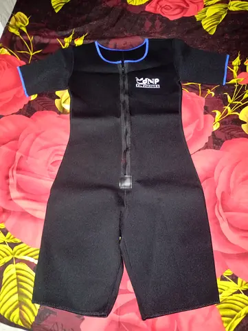 Short-sleeve neoprene wetsuit/sweat suit (unisex) - size approx S