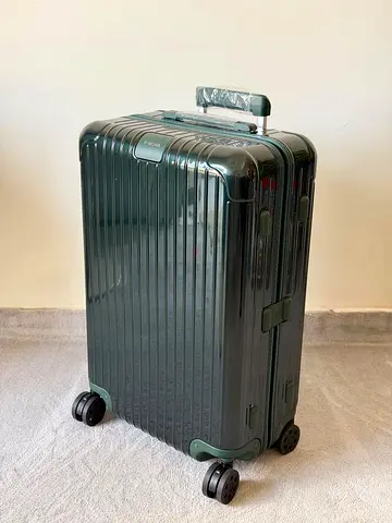 RIMOWA ESSENTIAL
