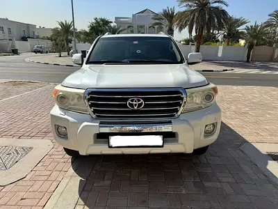 Well Maintained Toyota Land Cruiser GXR 2014 | GCC Specs