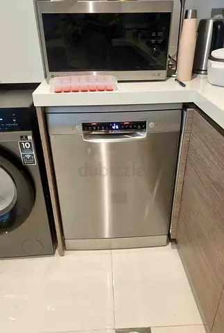 .BOSCH Series 4 Model Three Rack Dishwasher WiFi Connect