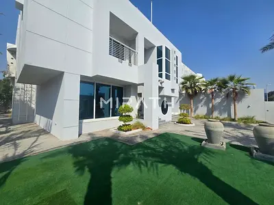 Fully Renovated | Private Garden | Shared Pool