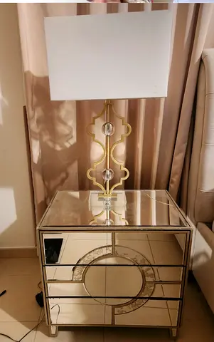 Bed 180x200 and 2 Mirrored 3-Drawer Nightstand / Bedside Table in Good Condition