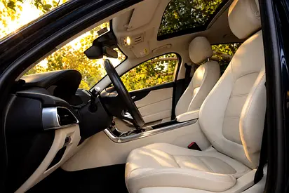 صورة 8 لـ 2020 Jaguar XE
